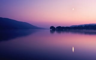 Картинка Конистон вода, озеро, сумерки, пейзаж, полумесяц, вечер, отражение, закат, фиолетовое небо