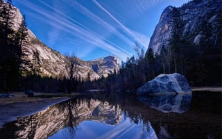 Картинка Йосемитская долина, зеркальное озеро, отражение, голубое небо, Калифорния, Йосемитский национальный парк, дневной свет