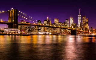 Картинка Бруклинский мост, Нью-Йорк, длительное воздействие, небоскребы, огни города, ночное время, 5к, фиолетовое небо, линия горизонта, отражение, городской пейзаж, набережная, закат