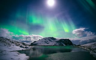 Картинка Северное сияние, ледниковые горы, 5к, заснеженный, природные явления, ночное небо