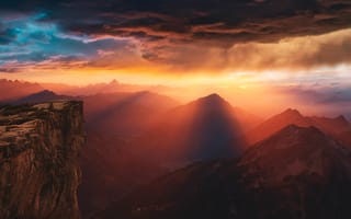 Картинка горы, закат, Солнечный лучик, утес, смотровая площадка, 5к, 8k, буря