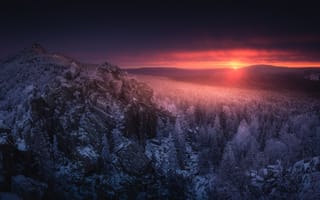 Картинка Уральские горы, закат, зимний лес, горный хребет, 5к