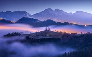 Картинка Словения, вершина холма, горы, пейзаж, туманная ночь, мистический, церковь, сумерки, звездные тропы