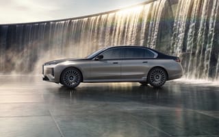 Картинка BMW 740i xDrive, 2027, 5K, BMW 7 серия, Водопад, 8K, Люкс седан