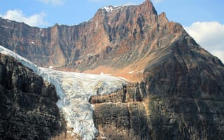 Картинка серые горы, снежные схождения, оттепель