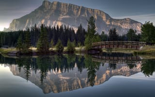 Картинка мост, отражение, Гора, река, лес