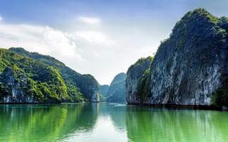 Обои вода, небо, горы, вьетнам
