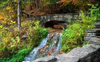 Картинка природа, деревья, лес, осень, речка, мостик, водопад