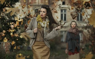 Картинка осень, здание, девушки, засохшие листья