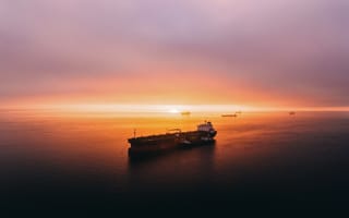 Картинка Залив Сан-Франциско, корабль, нефтяной танкер, закат солнца, Буксиры, США, море, горизонт