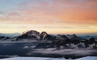Картинка Гора Эльбрус, Горы, Туман, Снежная вершина, Цены расширенных лицензий, закат солнца