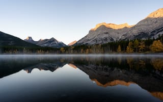 Картинка озеро, пейзаж, Туман, природа, чистое небо, лес, Канада, Горы