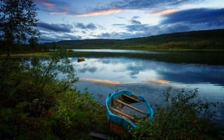 Картинка природа, норвегия, пейзаж, лодка, холмы, растительность, река