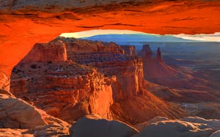 Картинка utah, canyonlands national park, the roof is on fire - mesa arch