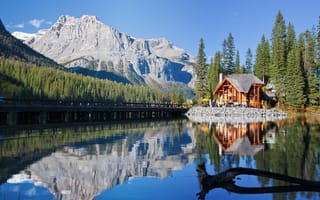 Картинка деревья, отражение, мост, озеро, горы, canada, british columbia, канадские скалистые горы, канада, canadian rockies