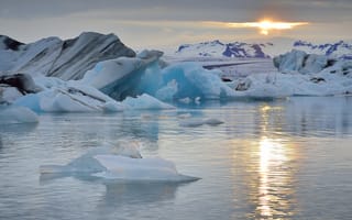Картинка горы, atlantic ocean, iceland, лагуна ёкюльсаурлоун, льдины, атлантический океан, исландия, jokulsarlon lagoon, океан