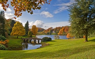 Картинка деревья, пейзаж, stourhead garden, осень, уилтшир, мост, англия, парк, озеро, england, wiltshire