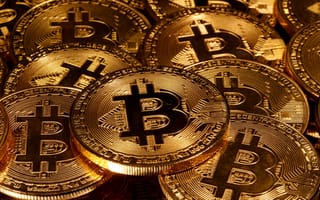 Обои Bitcoin, золотые монеты, много монет, цифровая валюта