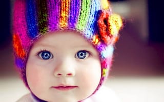 Картинка ребенок, глаза голубые, шапочка цветная