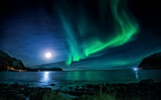 Картинка Северное сияние, океан, ночь, Луна, полярная звезда, северный, Норвегия, море, звезды, огни, Полнолуние, Лофотенские острова, пейзаж
