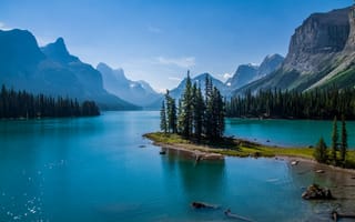 Картинка Maligne Lake, небо, Остров Духа, Канада горы, Альберта, Jasper National Park, Озеро Малинье, Spirit Island, Национальный парк Джаспер, пейзаж