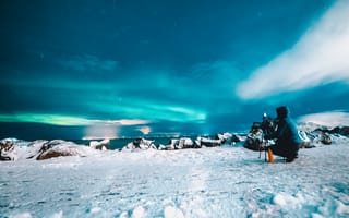 Картинка Исландия, фотограф, снег, пейзажи, северный свет, пейзаж, облако, исландский пляж, ночь, ситуации, полярное сияние, свет, зима, ночное небо
