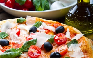Обои пицца, овощи, соус, маслины, фаст-фуд, помидор, еда