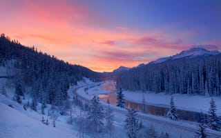 Картинка Canadian Pacific Railway, закат, деревья, Banff National Park, река, Канада, лес, железная дорога, Morants Curve, пейзаж, зима, горы
