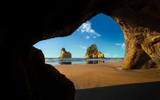 Картинка Пещера, вода, камни, Windows 10, тень, берег