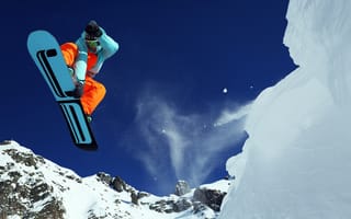 Картинка горы, лыжи, снег, скала, спорт, прыжок, сноуборд
