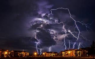 Картинка Молния в Норман, город, вспышки, тучи, разряды, дома, иллюминация, пейзаж, красивое небо, молния, шторм, Оклахома