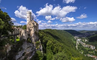 Картинка замок, castle Lichtenstein, холмы