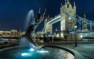 Картинка Лондон, тауэрский мост, фонтан, дельфин, ночь, река, статуя, подсветка