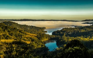 Картинка Австралия, пейзаж, пейзажи, утро, лес, вода, холмы, озеро, туман, природа