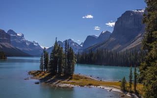 Картинка Maligne Lake, Остров Духа, пейзаж, Jasper National Park, Spirit Island, Канада горы, Альберта, Национальный парк Джаспер, небо, Озеро Малинье