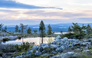 Картинка Сяркитунтури ночью, Финляндия озёра, камни