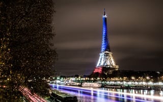 Картинка Париж, ночные города, Paris, Река Сена, иллюминация, город, Франция, Эйфелева башня, ночь
