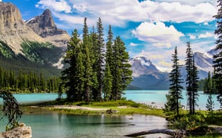 Картинка Maligne Lake, Остров Духа, пейзаж, Национальный парк Джаспер, Jasper National Park, Альберта, Канада горы, небо, Spirit Island, Озеро Малинье