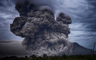 Обои горы, вулкан, геологическое явление, скриншот, бесплатные изображения, атмосферное явление, погода, типы вулканических извержений, стихийное бедствие, пейзажи, небо, метеорологическое явление, плато, извергаться, облако дыма, атмосфера, облако, взорваться, вулканическая форма рельефа