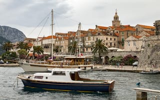 Картинка города, Хорватские дома, Хорватия, водный транспорт, города Хорватии, залив, речной катер, город, здание