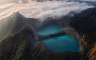 Картинка Индонезия, пейзажи, вулкан, национальный парк келимуту, озеро, облака