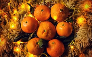 Картинка еда, гирлянда, сладкое, дольки мандарина, светящаяся гирлянда, канун нового года, мандарины, вкусный, светящиеся лампочки