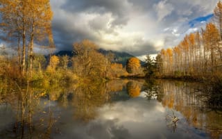 Обои осень, деревья, озеро, облака, природа, небо, горы, пейзаж, отражение