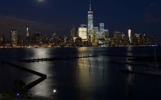 Картинка единый мировой торговый центр, городской пейзаж, огни, отражение, США, вода, яхты, ночь, небоскреб, здание, Нью-Йорк, картинки на рабочий стол, Манхэттен, город, облака