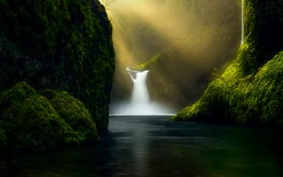 Картинка водопад, солнечный луч, природа, фотографии на телефон, пейзажи