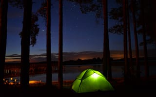 Картинка ночь, палатки, природа, отдых, звезды, озеро, причал, берег