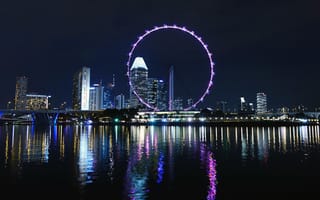 Картинка вода, горизонт, круг, река, бизнес, колесо обозрения, привлечение, туристическая достопримечательность, город, городской, вечер, неоновые, ориентир, большое колесо, офис, сингапурский флаер, городской пейзаж, здание, отражение, темнота, свет, архитектура, небоскреб, цвет, ночь, сумрак, туризм, Сингапур