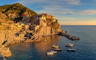 Картинка Италия, Manarola, рок, город, море, залив, небо, бесплатные фотографии, побережье, закат, лодка