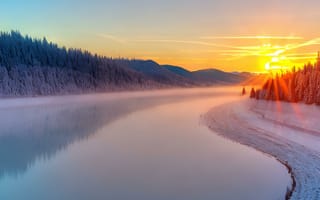Картинка мороз, утро, холод, берег, лед, рассвет, река, горизонт, снег, деревя, природа, пейзажи, вода, туман, небо