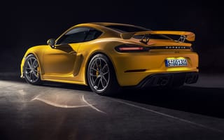 Картинка Porsche Cayman, спортивный автомобиль, 2019, темный, жёлтый автомобиль, машины, Porsche 718 Cayman GT4
